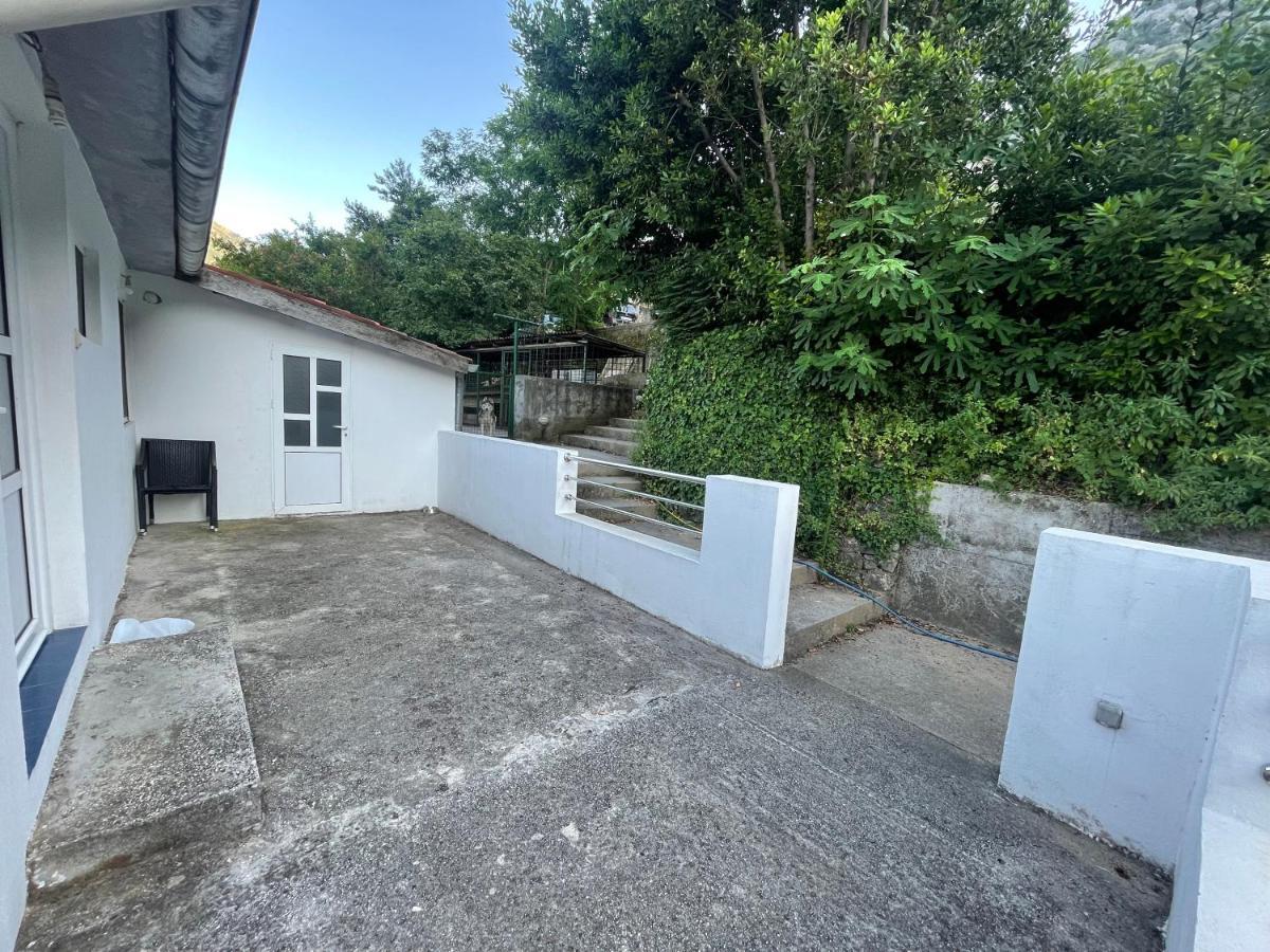 House With Big Terrace And Beautiful Sea View Villa Kotor Eksteriør bilde