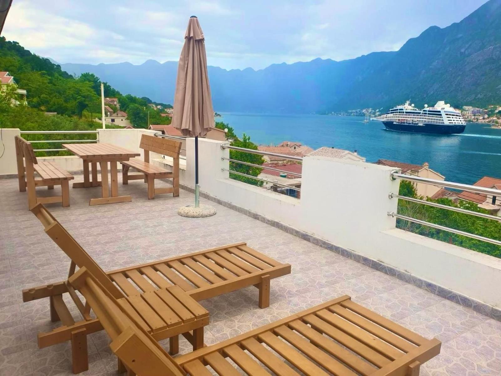 House With Big Terrace And Beautiful Sea View Villa Kotor Eksteriør bilde