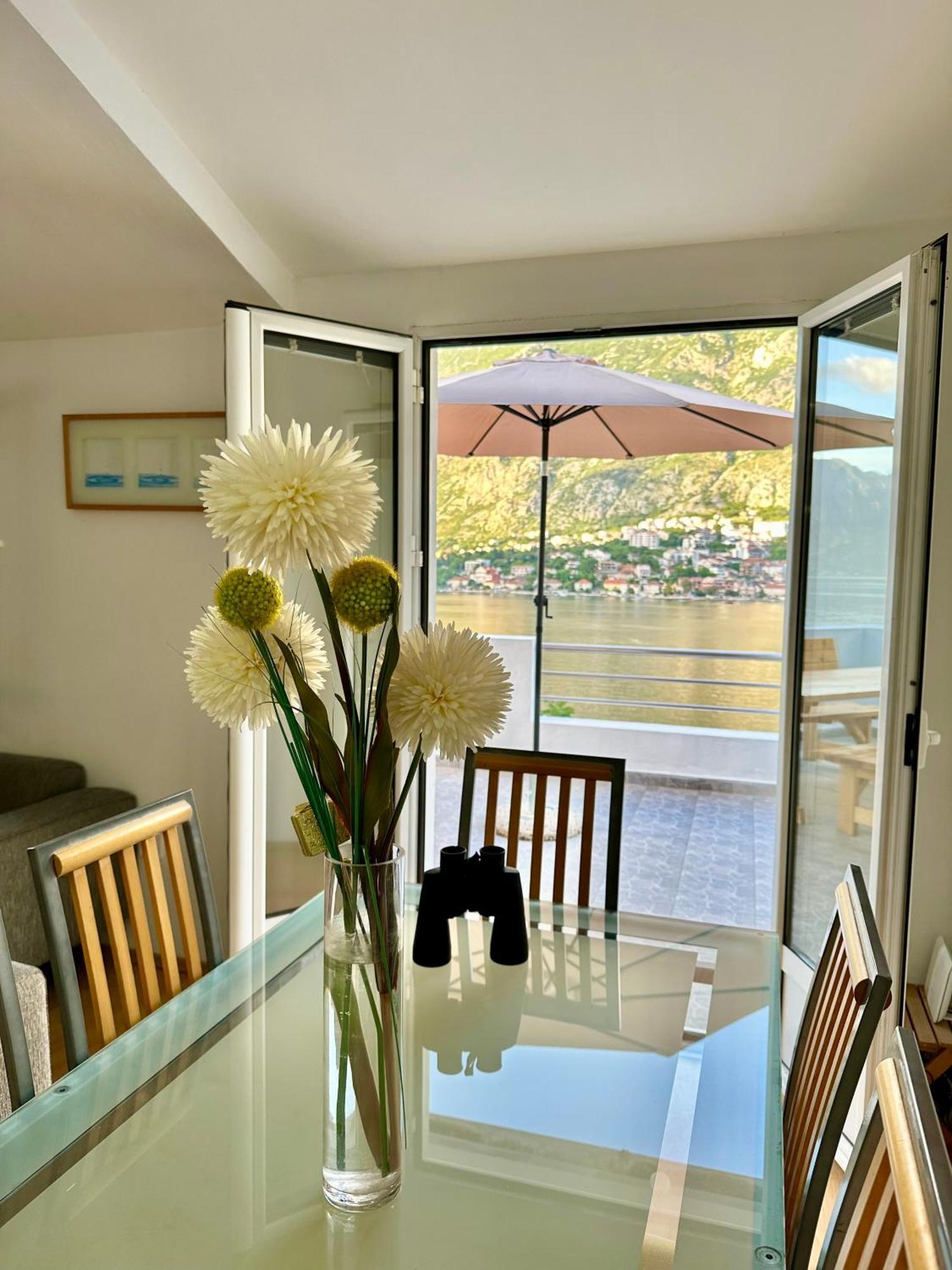 House With Big Terrace And Beautiful Sea View Villa Kotor Eksteriør bilde
