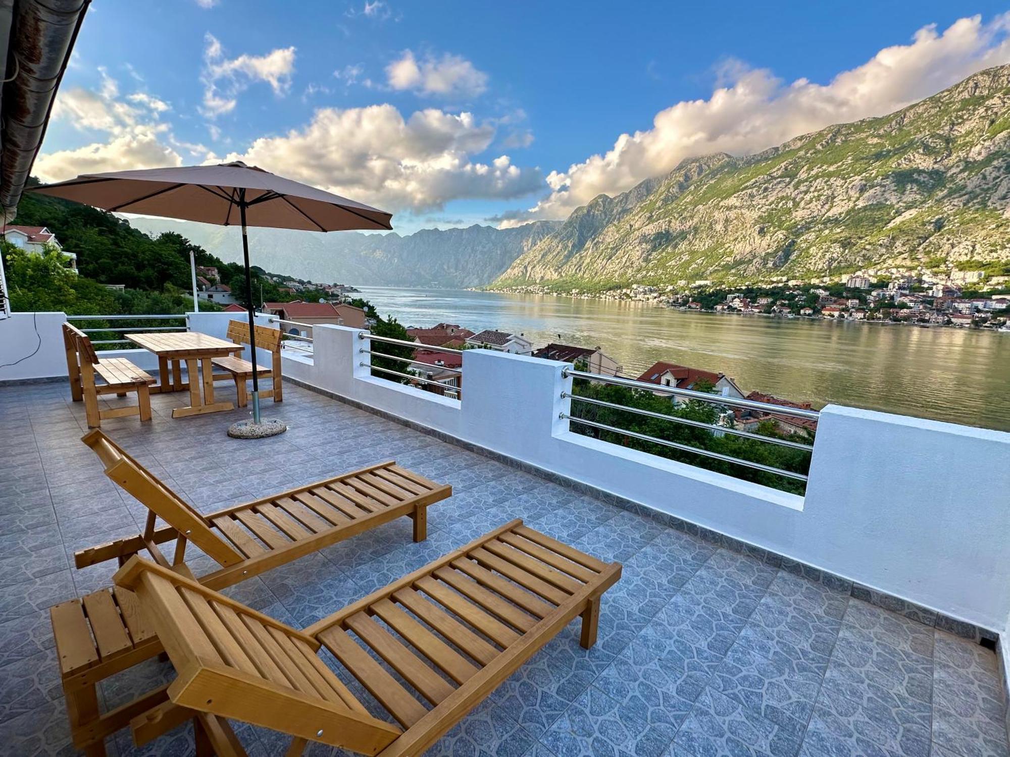 House With Big Terrace And Beautiful Sea View Villa Kotor Eksteriør bilde