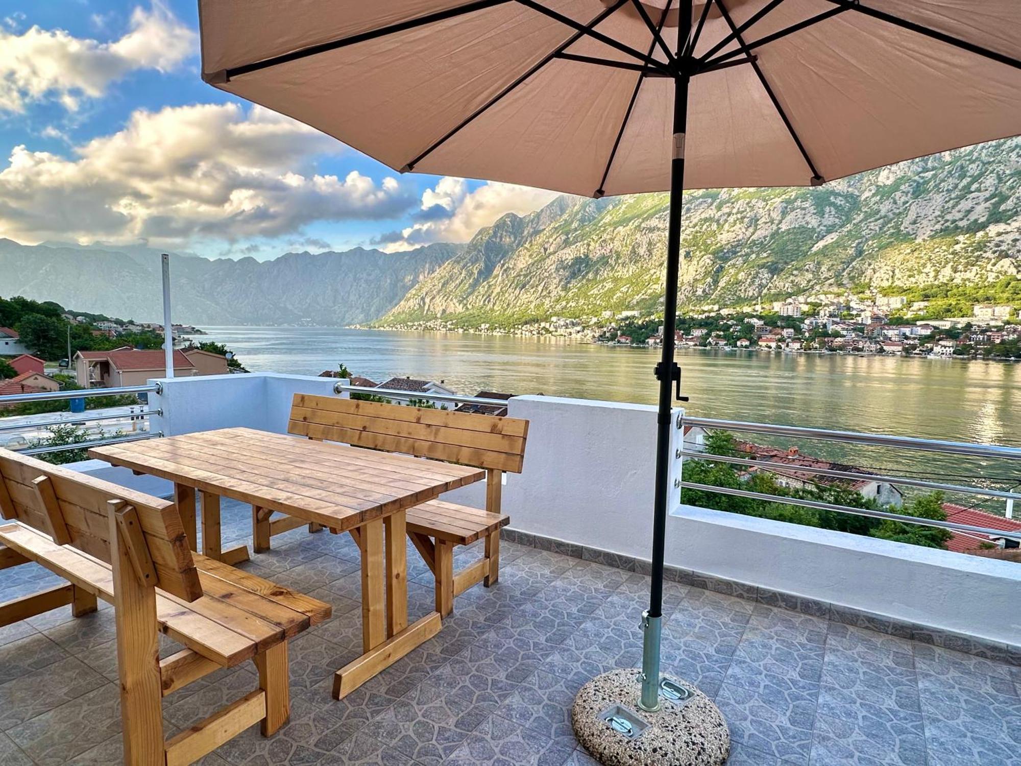 House With Big Terrace And Beautiful Sea View Villa Kotor Eksteriør bilde