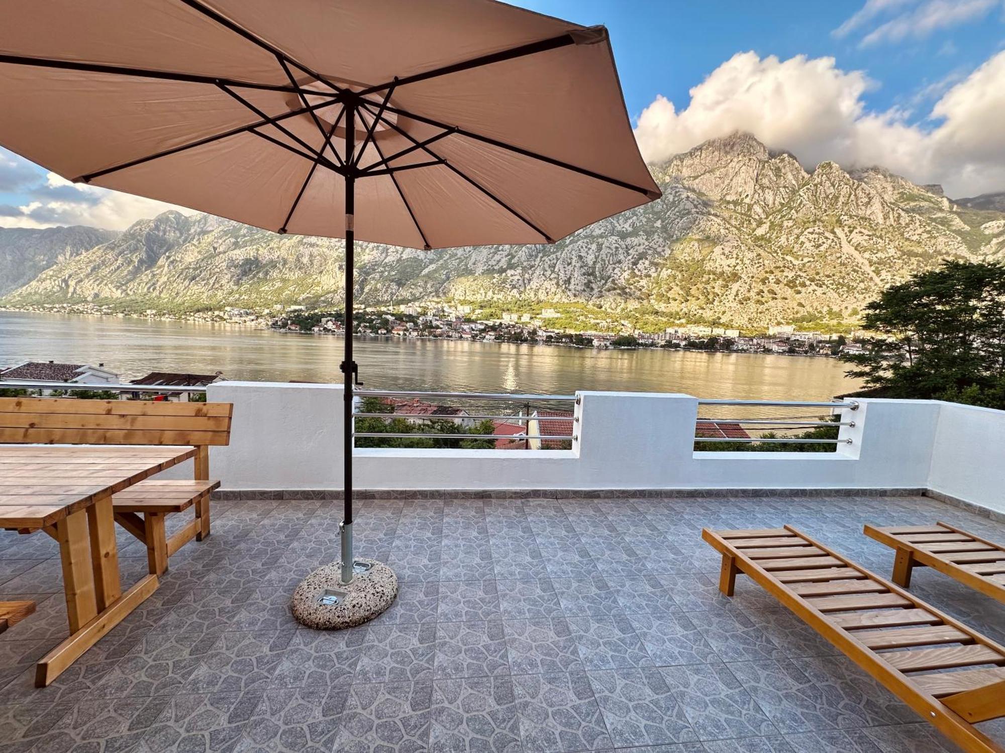 House With Big Terrace And Beautiful Sea View Villa Kotor Eksteriør bilde