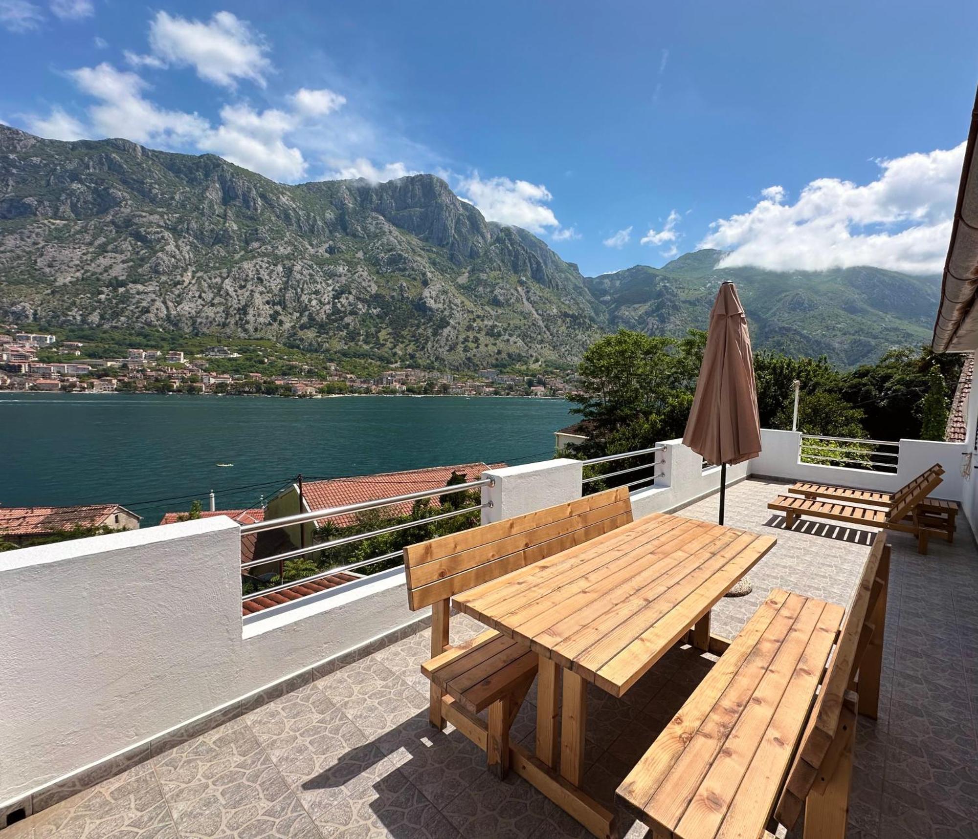 House With Big Terrace And Beautiful Sea View Villa Kotor Eksteriør bilde