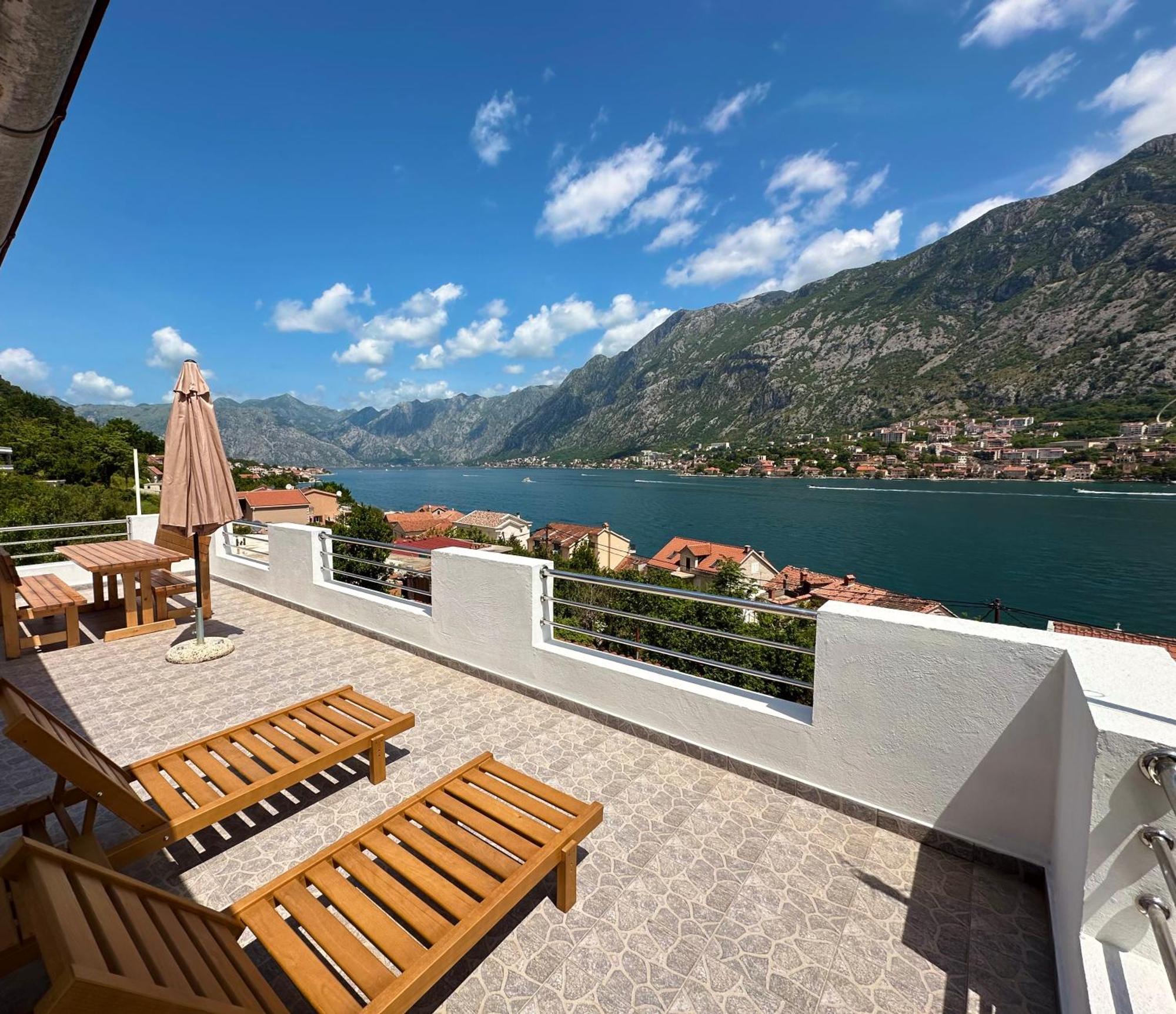 House With Big Terrace And Beautiful Sea View Villa Kotor Eksteriør bilde